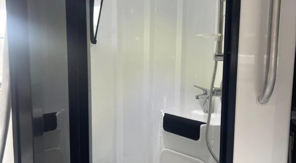 Image Boats New Zealand 8.5m Fishmaster Gratitude shower view